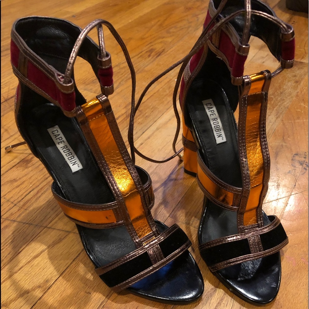 Colorblock heels...burgundy, black & gold